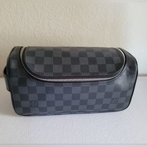 Louis vuitton toiletry damier graphite